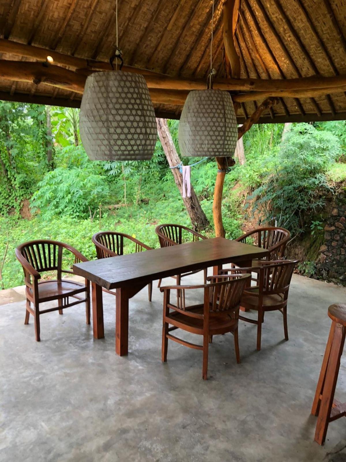 Yoga Bale House Hotel การางาเซ็ม ภายนอก รูปภาพ