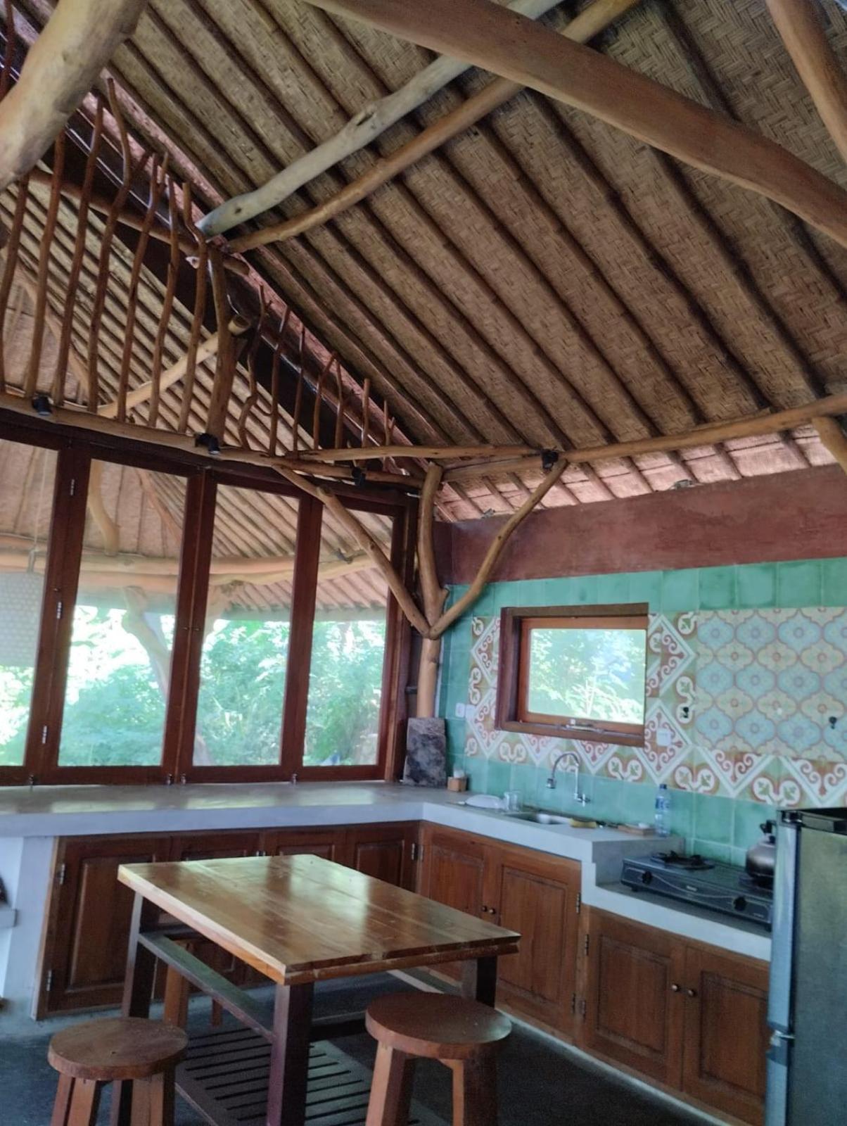 Yoga Bale House Hotel การางาเซ็ม ภายนอก รูปภาพ