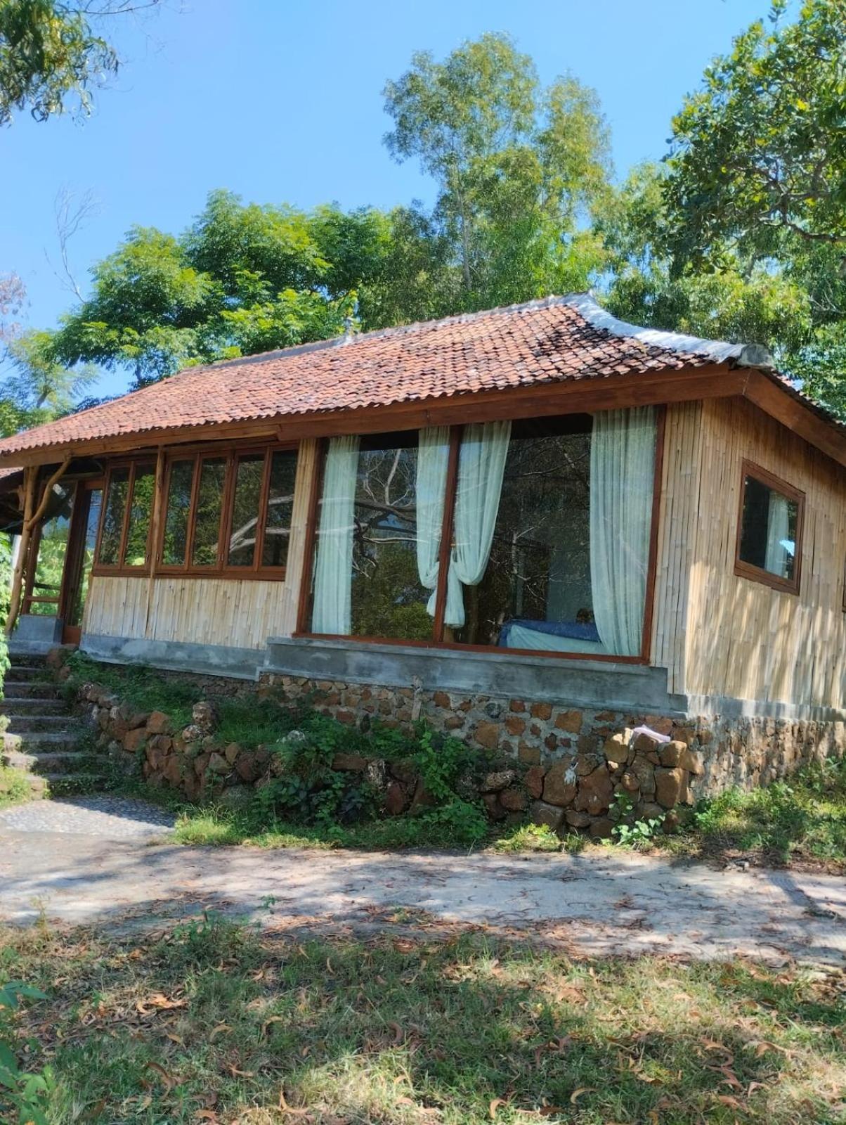 Yoga Bale House Hotel การางาเซ็ม ภายนอก รูปภาพ