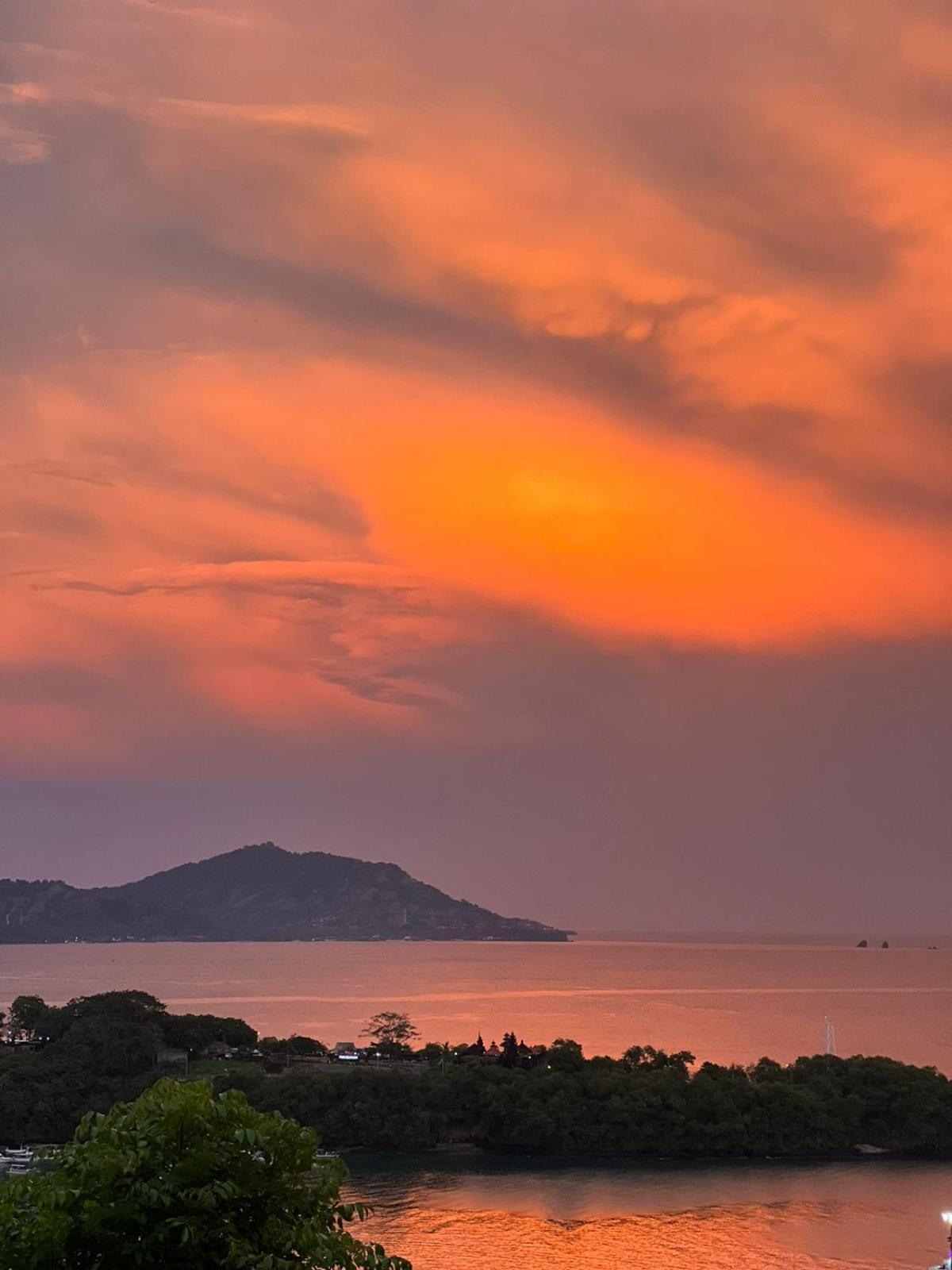 Yoga Bale House Hotel การางาเซ็ม ภายนอก รูปภาพ