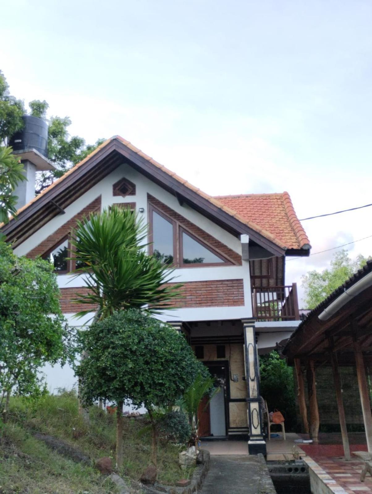 Yoga Bale House Hotel การางาเซ็ม ภายนอก รูปภาพ