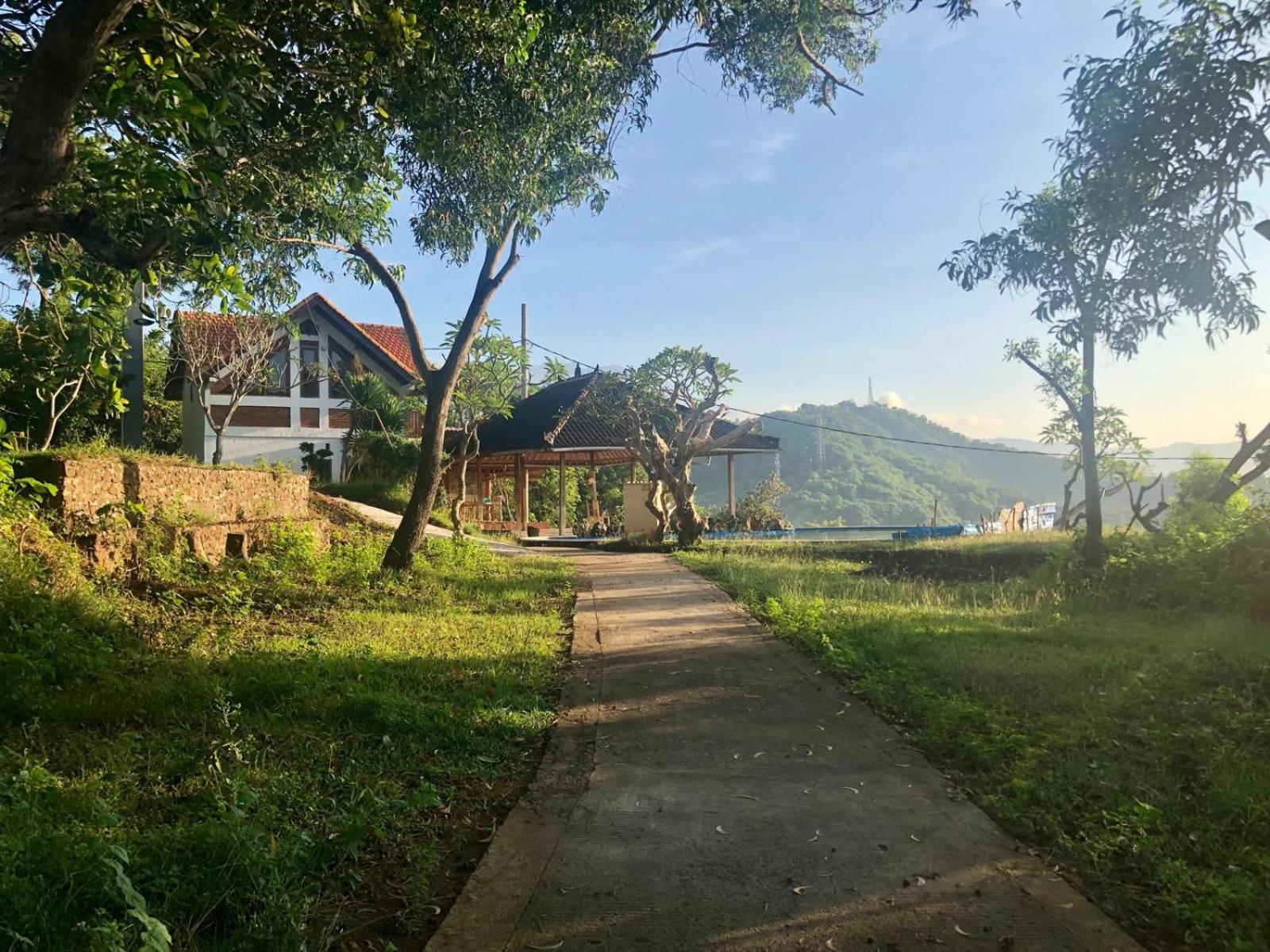 Yoga Bale House Hotel การางาเซ็ม ภายนอก รูปภาพ