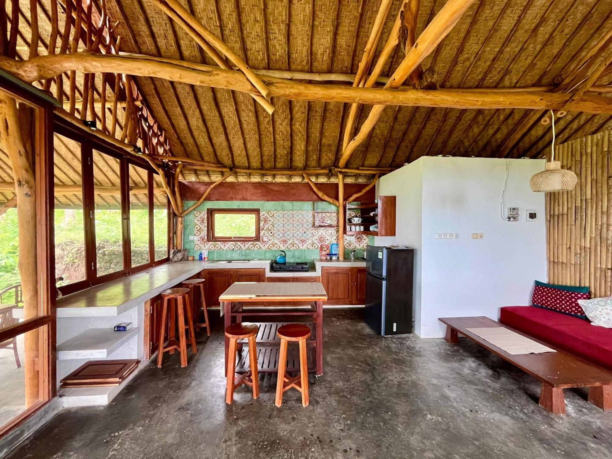 Yoga Bale House Hotel การางาเซ็ม ห้อง รูปภาพ