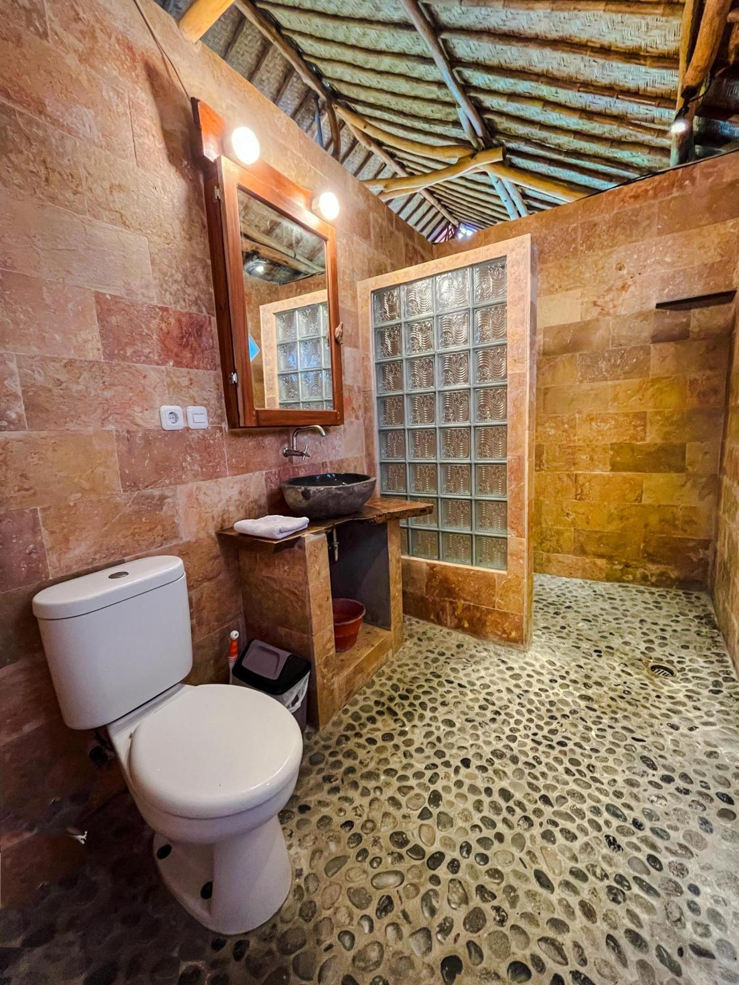 Yoga Bale House Hotel การางาเซ็ม ห้อง รูปภาพ